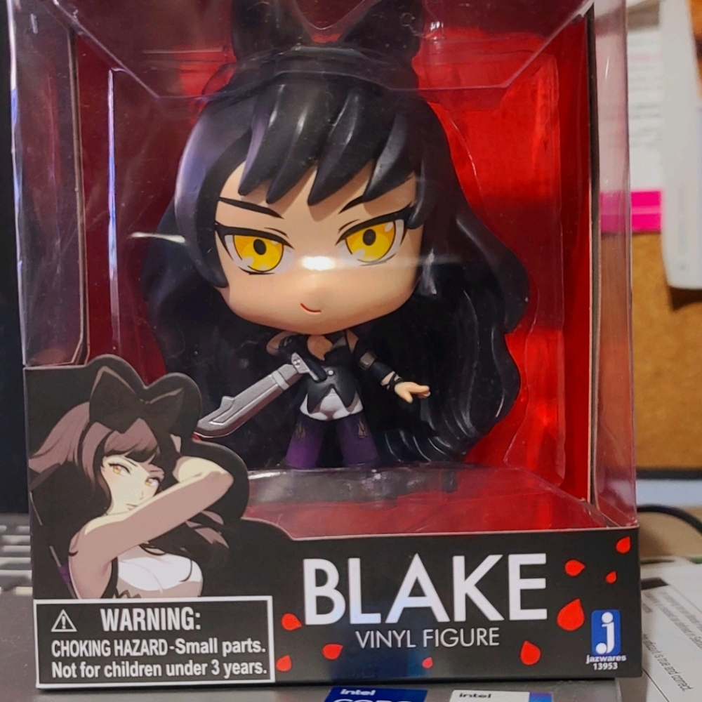 BRAND NEW RWBY BLAKE BELLADONNA VINYL FIGURE